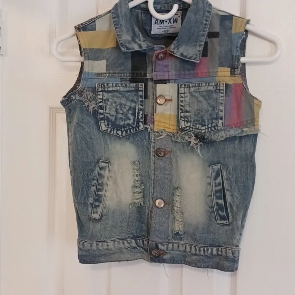 AM*XW DISTRESSED DENIM VEST